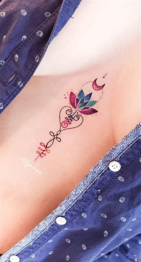 tatoo para mujeres en el pecho|Tatuajes femeninos en el pecho